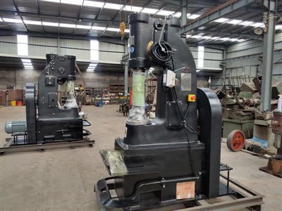 Marteau-pilon Bladesmith